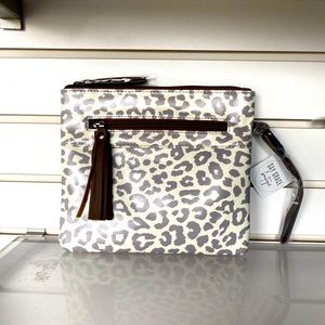 NWT 💕 Cheetah Leopard Wristlet